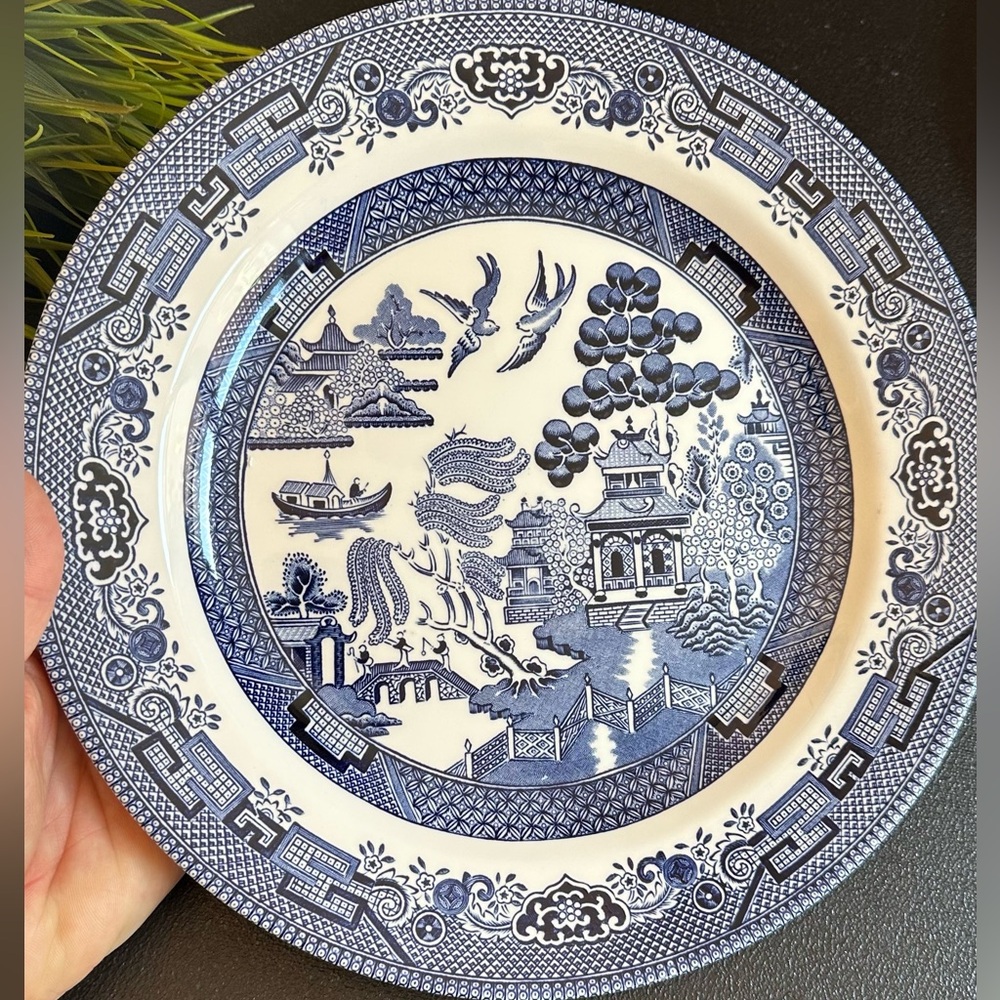 Churchill Blue Willow Ceramic Dinner Plate - Blue. Set of 2.